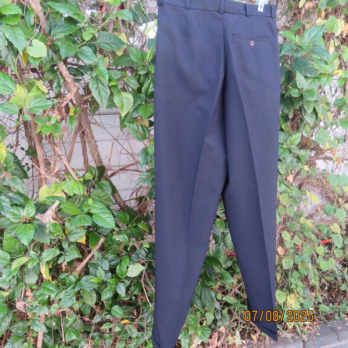 ENZO Munaro navy pants with turnovers. Size 30. 100% polyester.