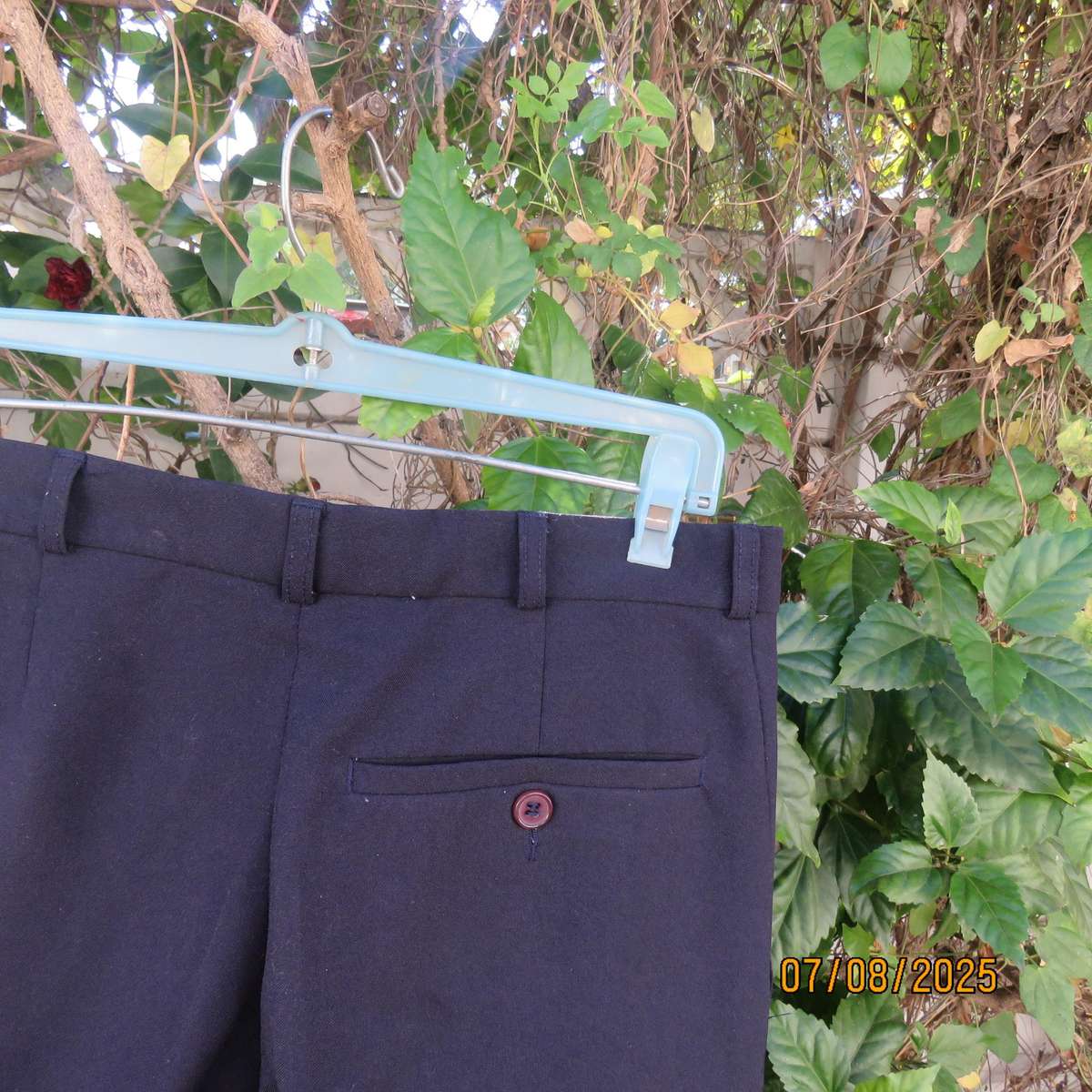 ENZO Munaro navy pants with turnovers. Size 30. 100% polyester.