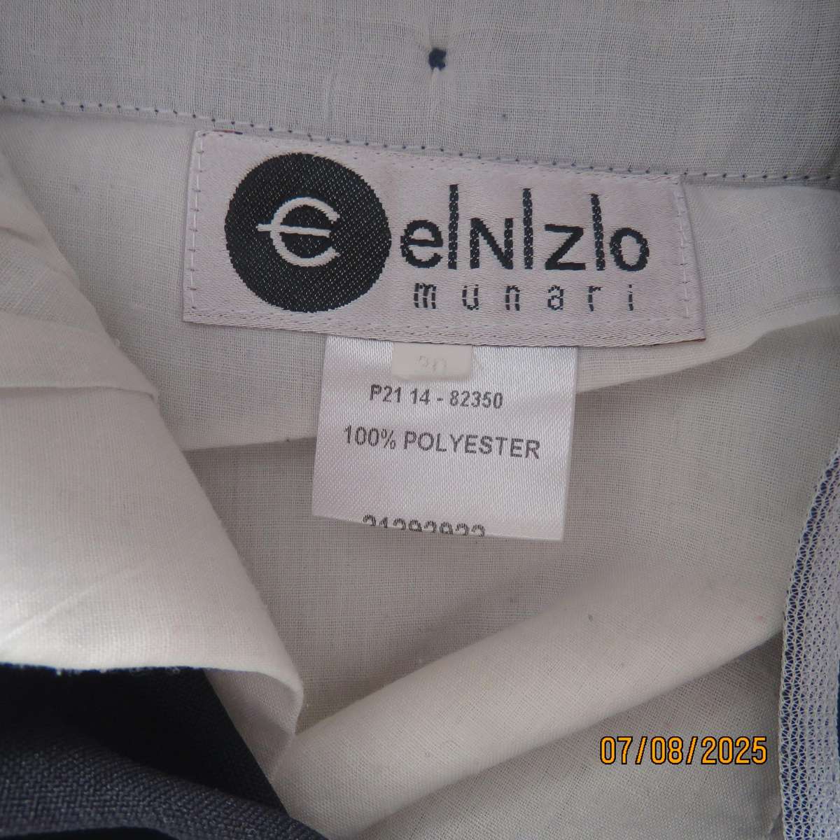 ENZO Munaro navy pants with turnovers. Size 30. 100% polyester.