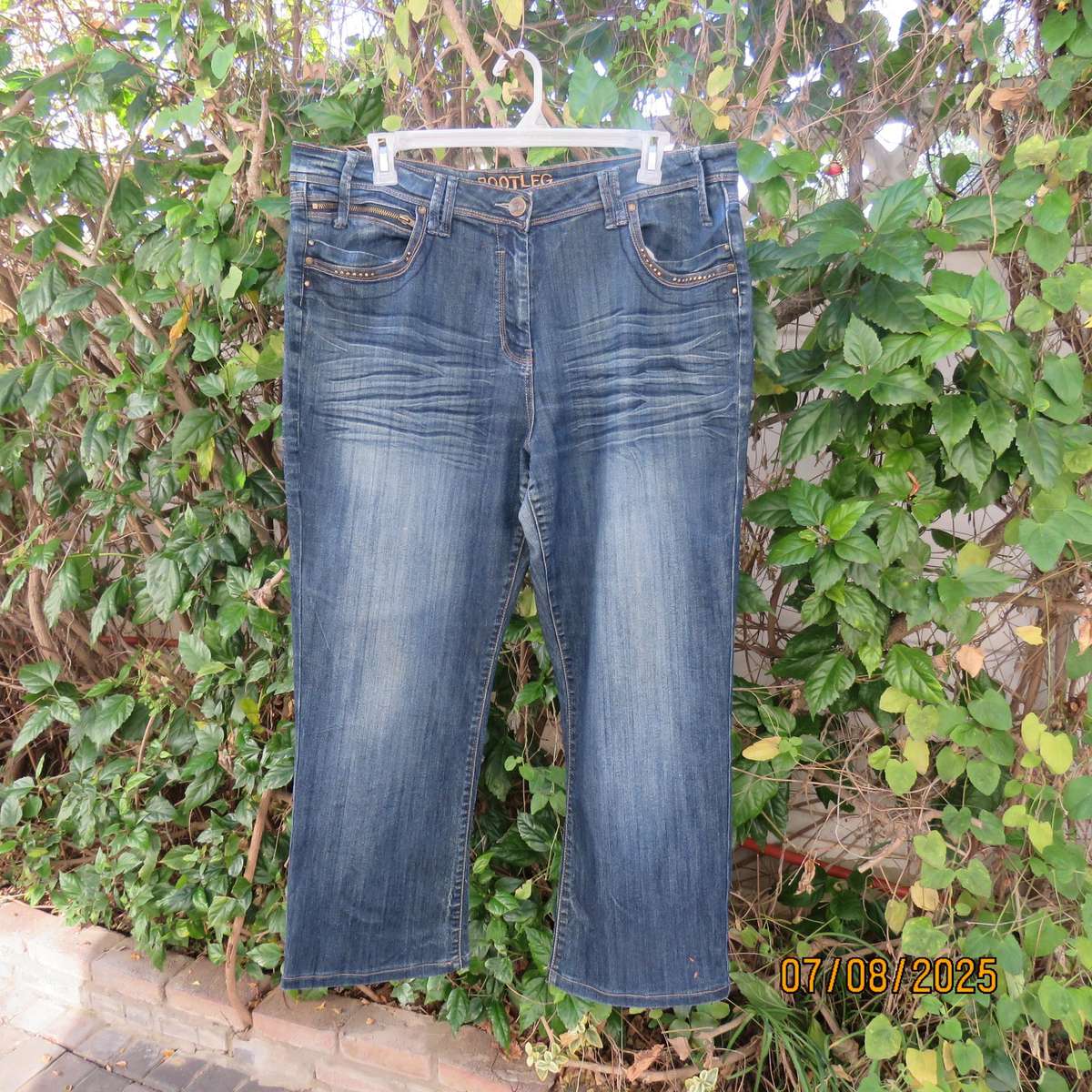 Modern blue denim bootleg jeans size 46. Back-front pockets. As new