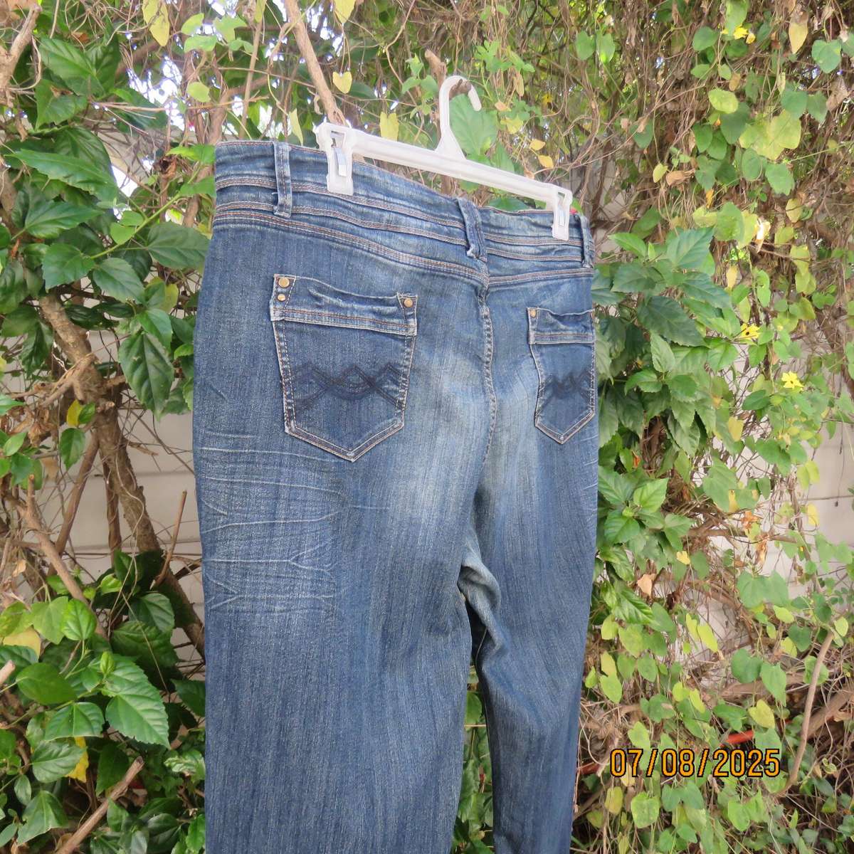 Modern blue denim bootleg jeans size 46. Back-front pockets. As new