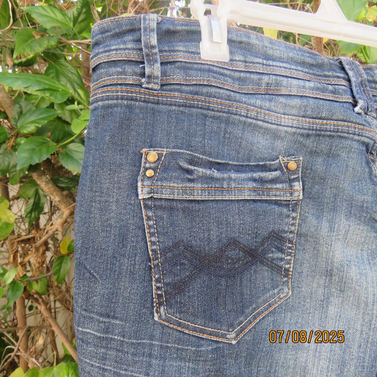 Modern blue denim bootleg jeans size 46. Back-front pockets. As new