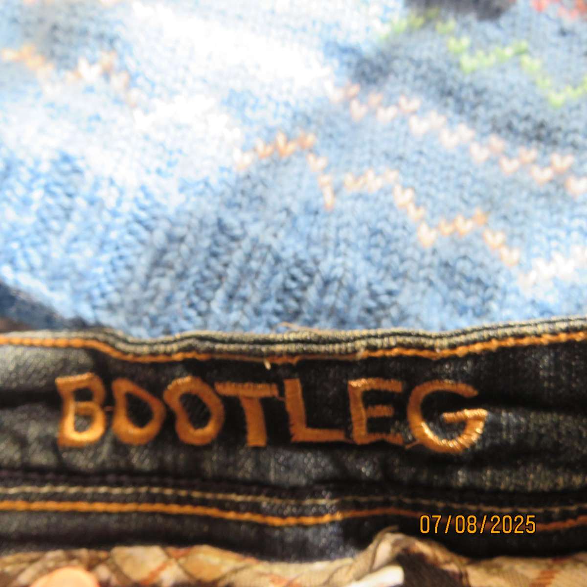 Modern blue denim bootleg jeans size 46. Back-front pockets. As new