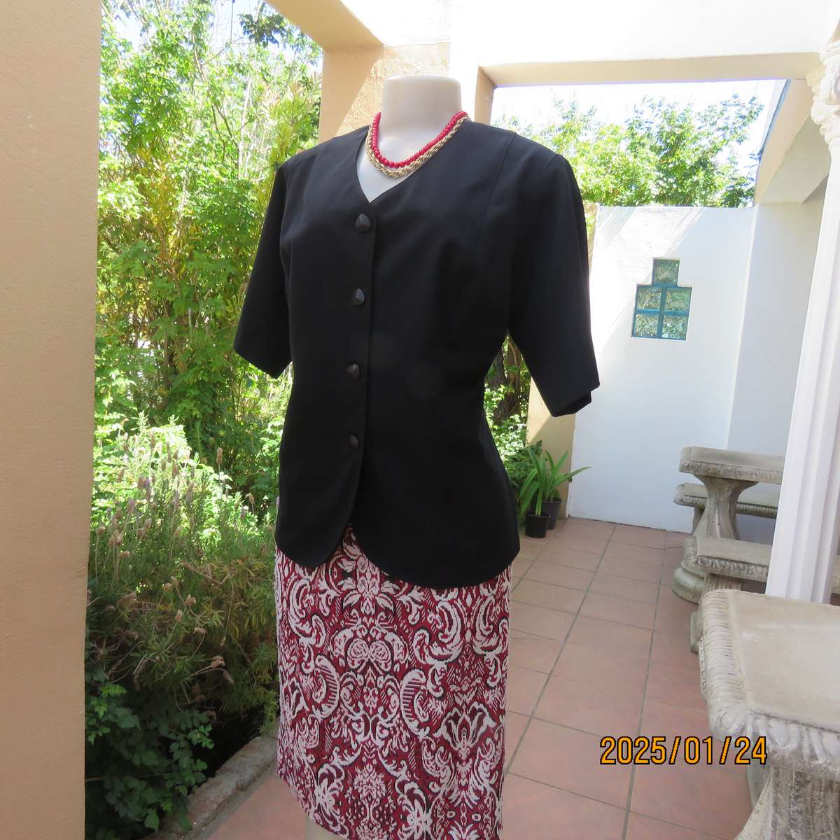 Elegant black short sleeve firm polycotton collarless jacket. Four button closure. Size 40. As new