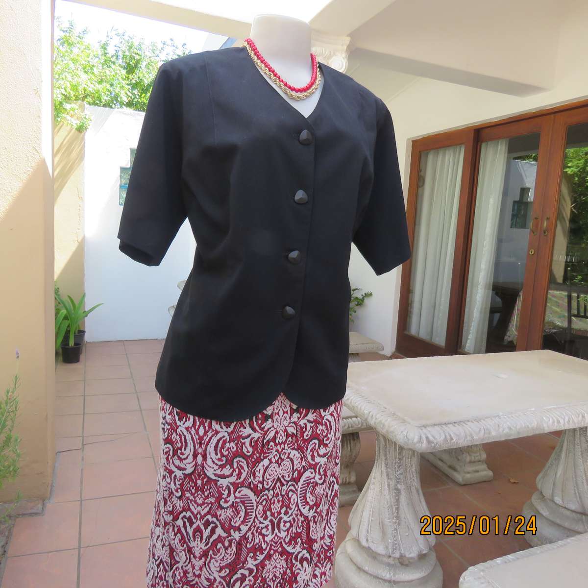 Elegant black short sleeve firm polycotton collarless jacket. Four button closure. Size 40. As new