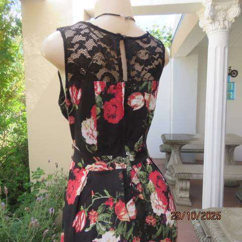 Black crimson-cream floral print on black polycotton dress. Lace inlays. Size 34