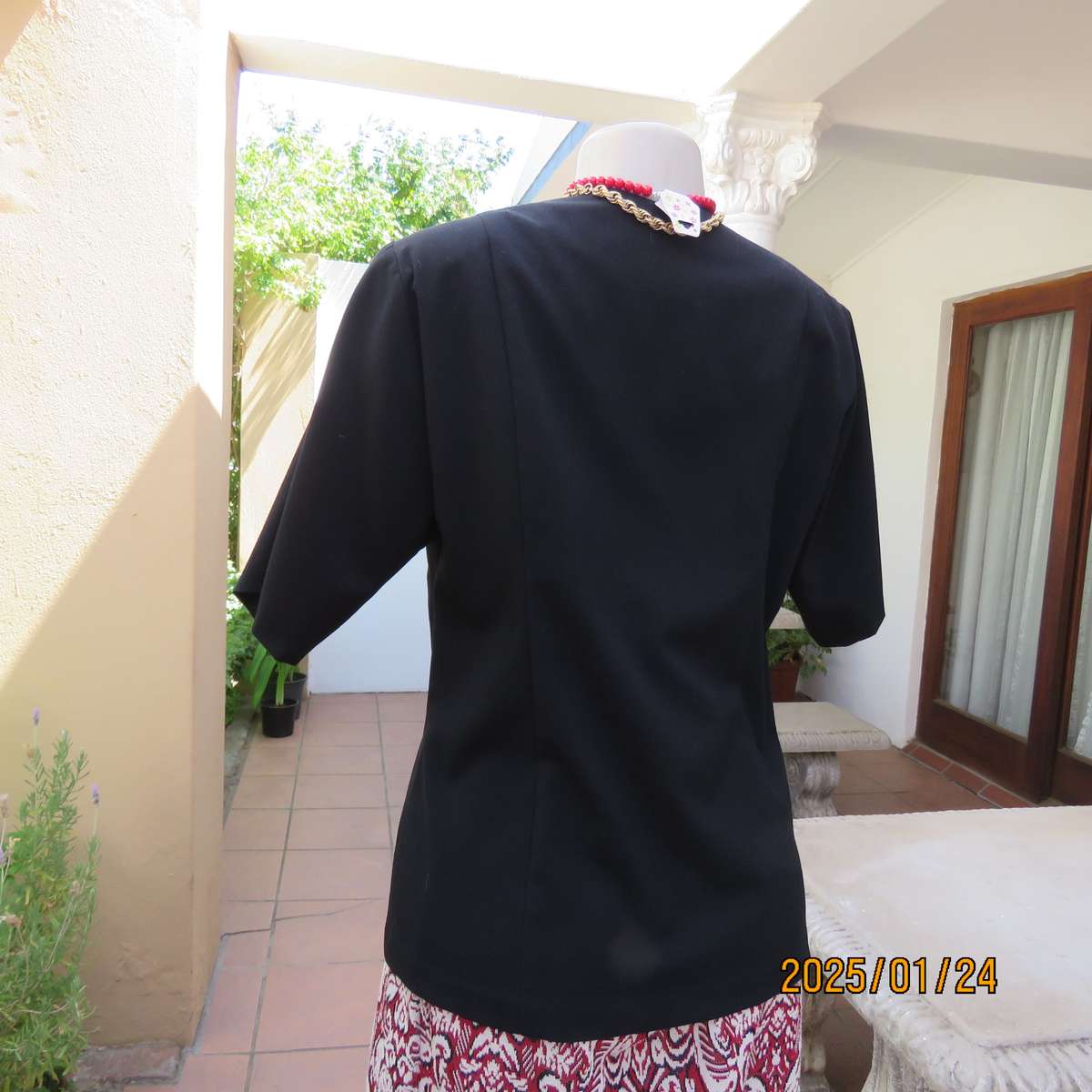 Elegant black short sleeve firm polycotton collarless jacket. Four button closure. Size 40. As new