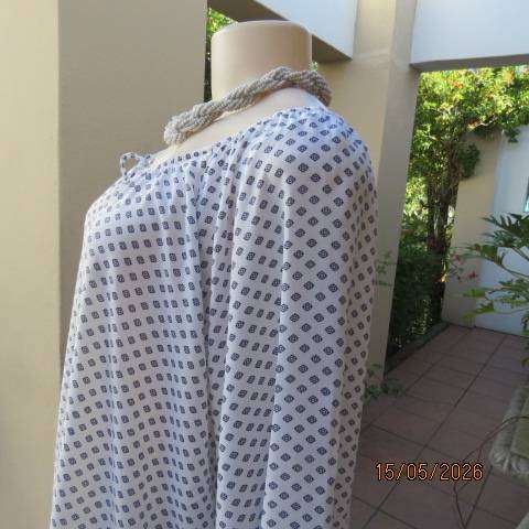 Woolworths white viscose slip-over long sleeve top with tiny black square print, size 40