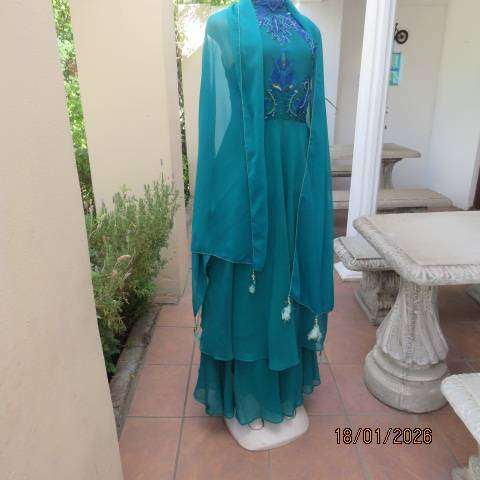 PLEZER from Mumbai jade green 3 pc outfit in sheer polyester.Luxury embellishment. Size 34.