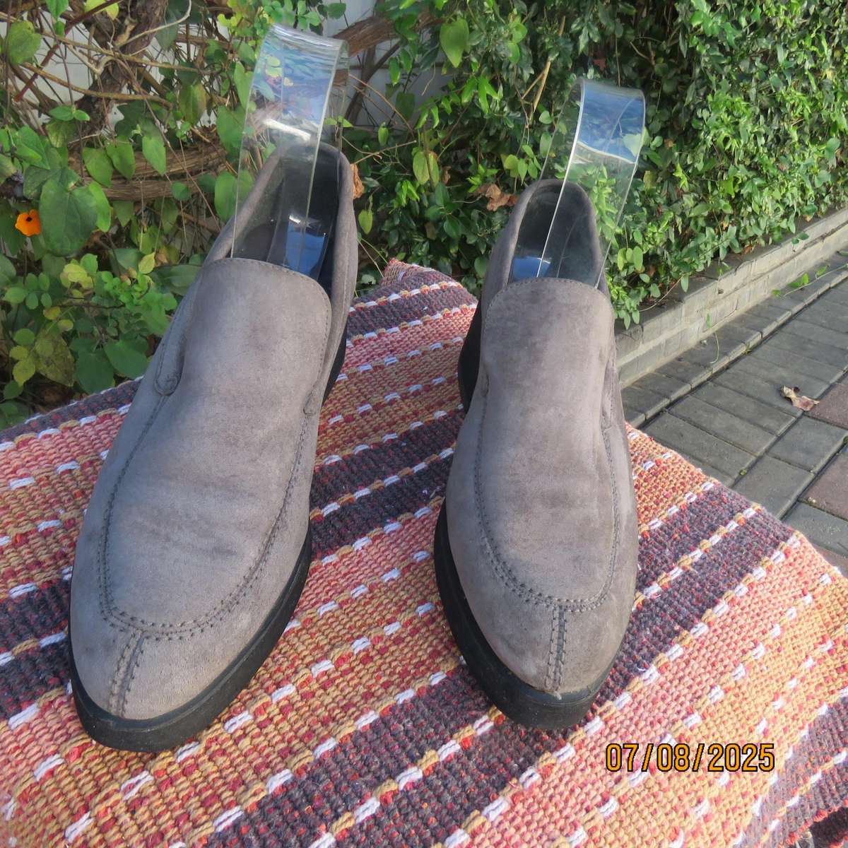 HUSH PUPPIES ecru colour genuine leather block heel shoes size 7. Soft inner.