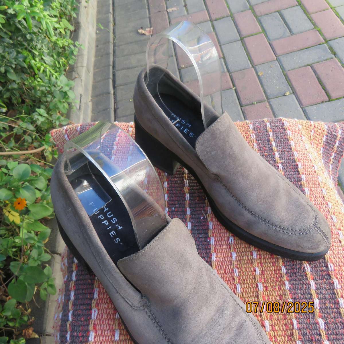 HUSH PUPPIES ecru colour genuine leather block heel shoes size 7. Soft inner.