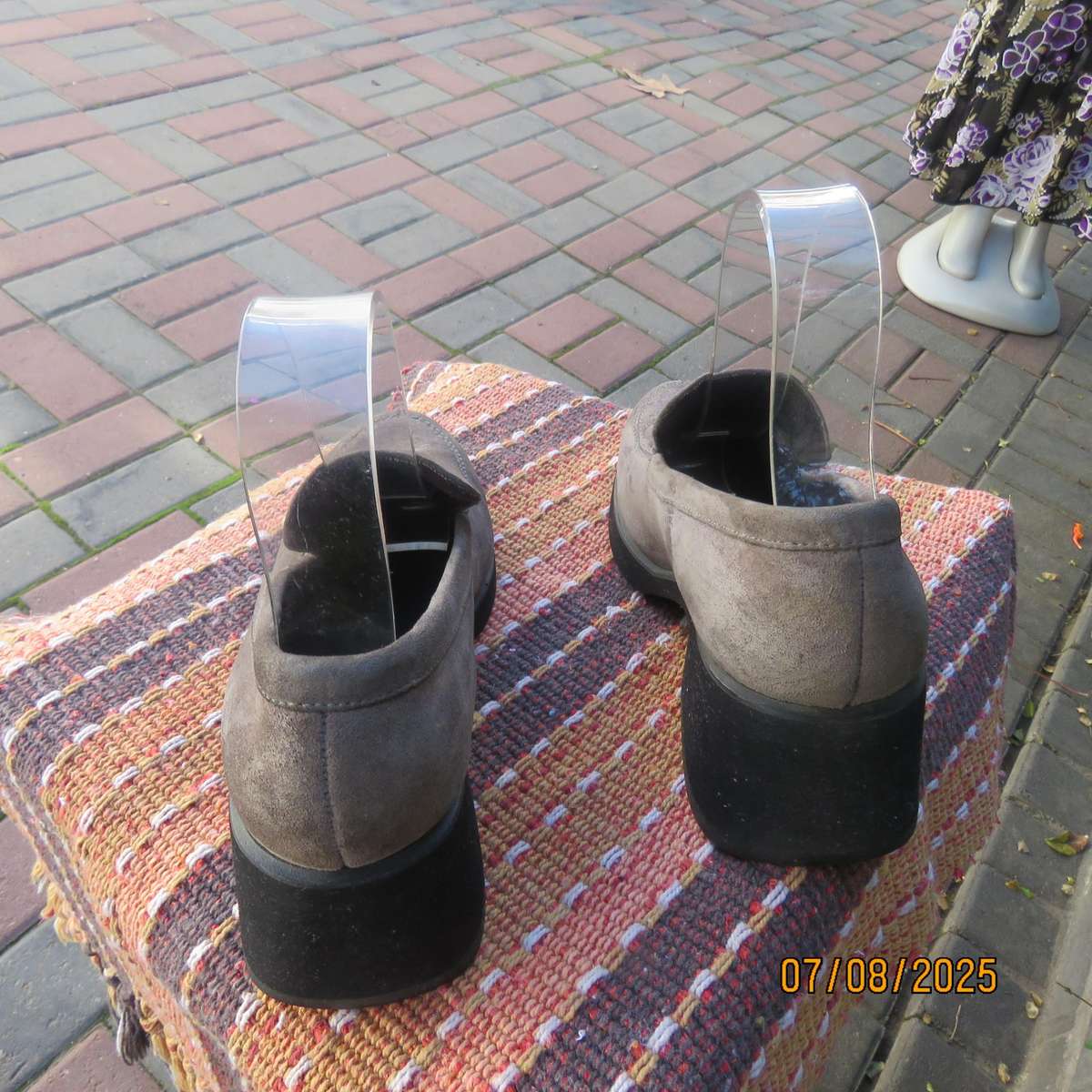 HUSH PUPPIES ecru colour genuine leather block heel shoes size 7. Soft inner.