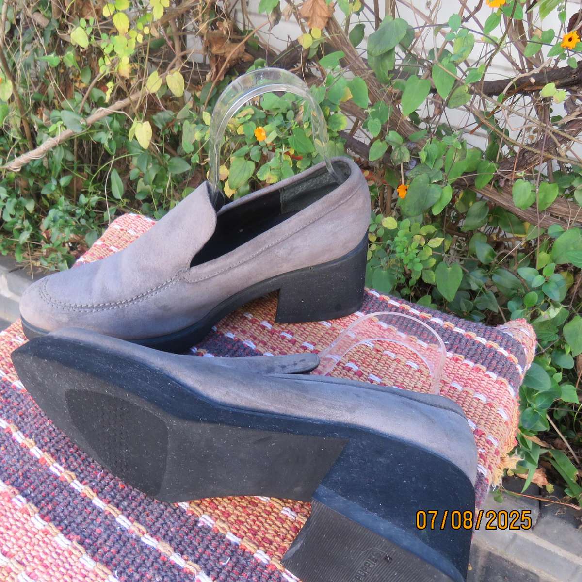 HUSH PUPPIES ecru colour genuine leather block heel shoes size 7. Soft inner.