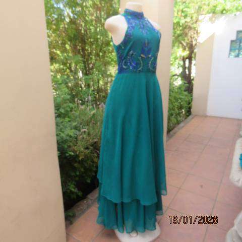 PLEZER from Mumbai jade green 3 pc outfit in sheer polyester.Luxury embellishment. Size 34.