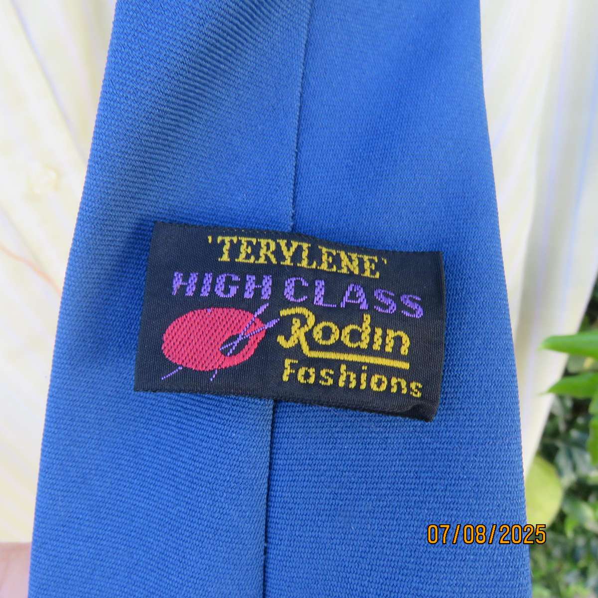 TRUWORTHS Man striped long sleeve polycotton shirt in corn-blue-white. Size XXL. Free tie