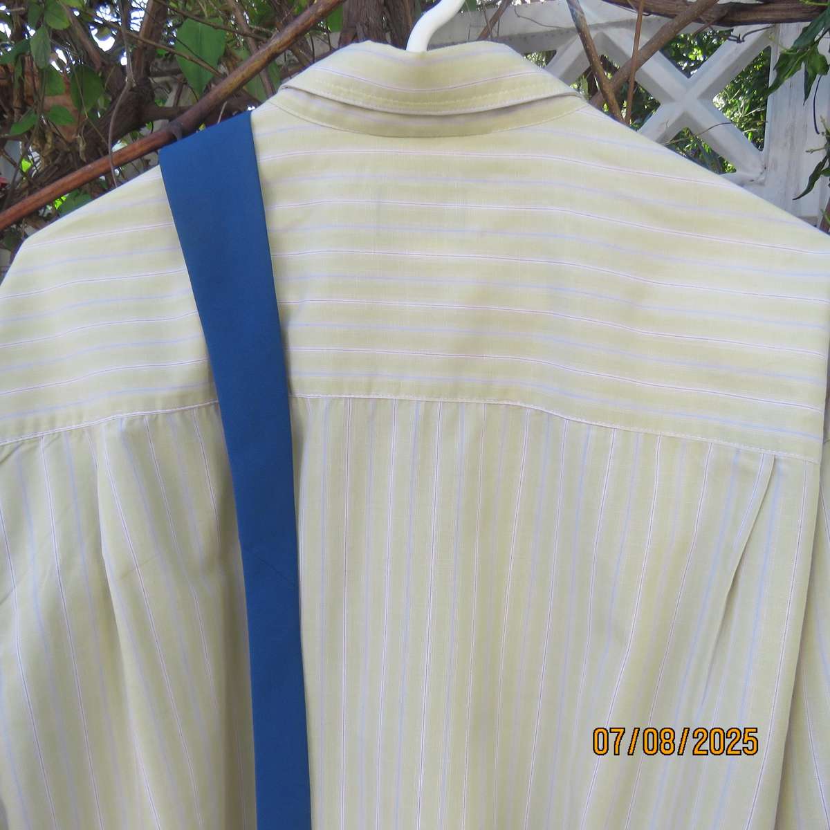TRUWORTHS Man striped long sleeve polycotton shirt in corn-blue-white. Size XXL. Free tie