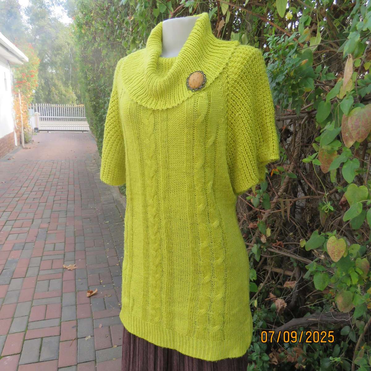 SAKURA long acrylic knit top in corn yellow. Short wide raglan sleeves. Poloneck. Size 40-42