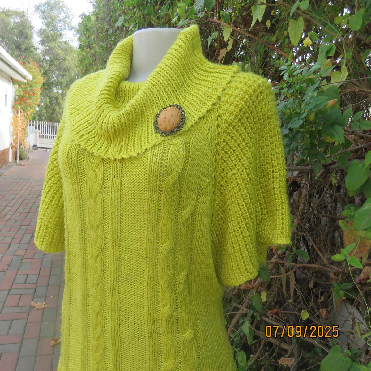 SAKURA long acrylic knit top in corn yellow. Short wide raglan sleeves. Poloneck. Size 40-42