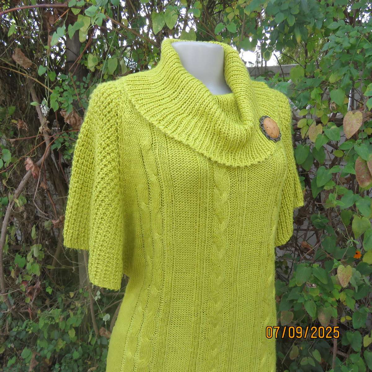 SAKURA long acrylic knit top in corn yellow. Short wide raglan sleeves. Poloneck. Size 40-42