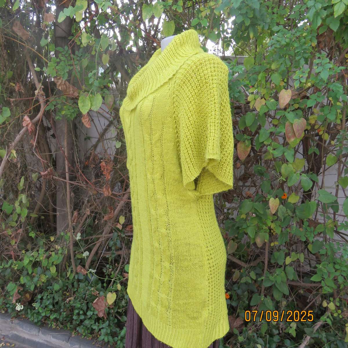 SAKURA long acrylic knit top in corn yellow. Short wide raglan sleeves. Poloneck. Size 40-42