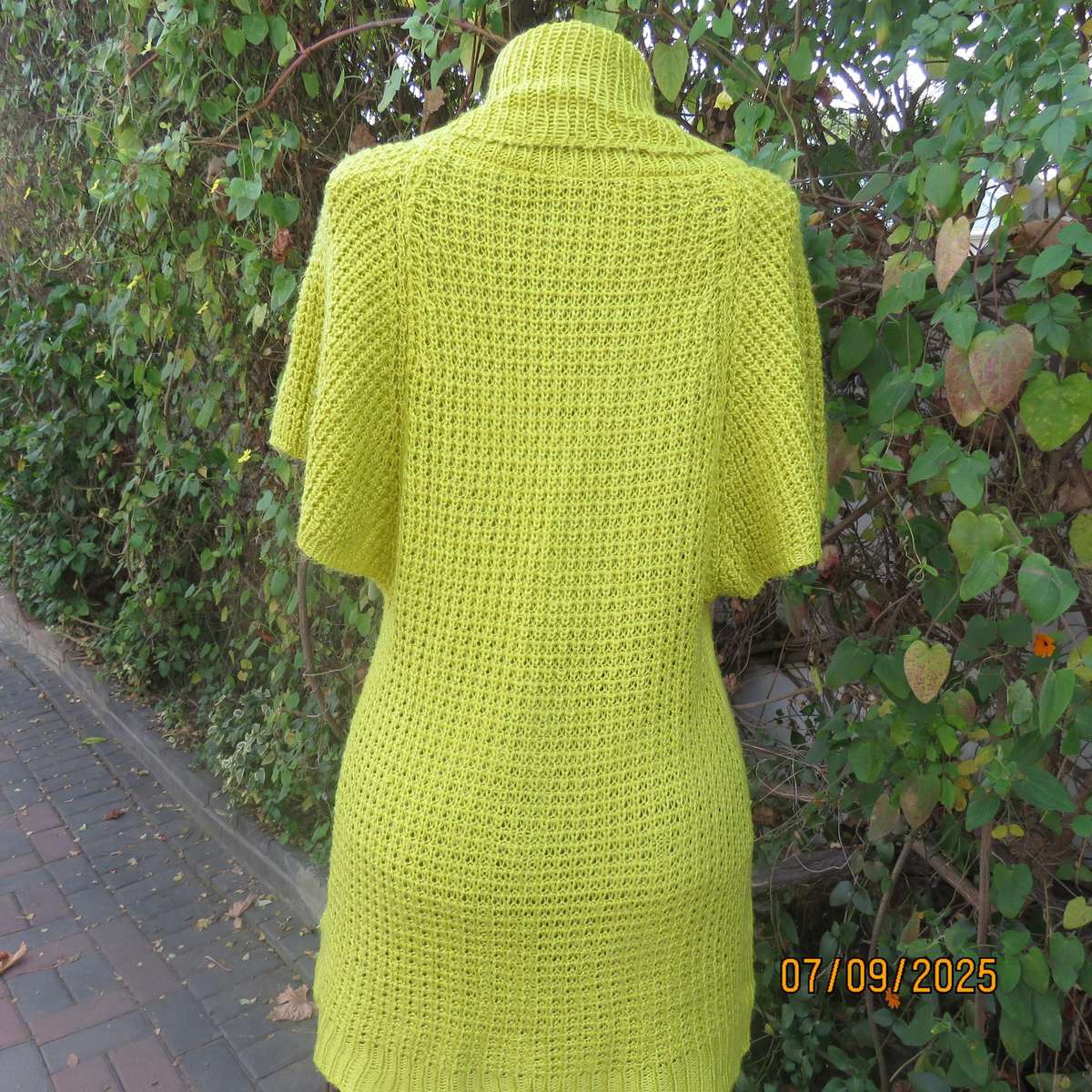SAKURA long acrylic knit top in corn yellow. Short wide raglan sleeves. Poloneck. Size 40-42
