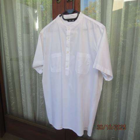 Men's white modern cotton short sleeve shirt with banded collar. Size XXL