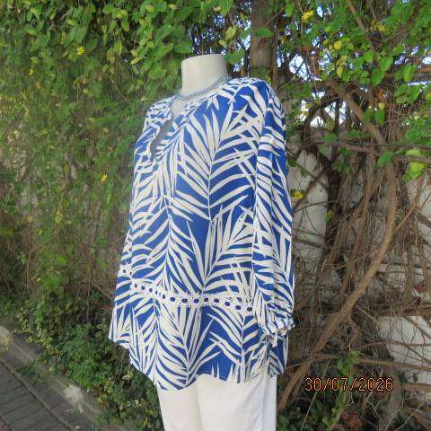 MILADY'S white and blue leaf pattern slip-over viscose top with banded V neckline, size 44-46