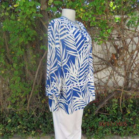 MILADY'S white and blue leaf pattern slip-over viscose top with banded V neckline, size 44-46