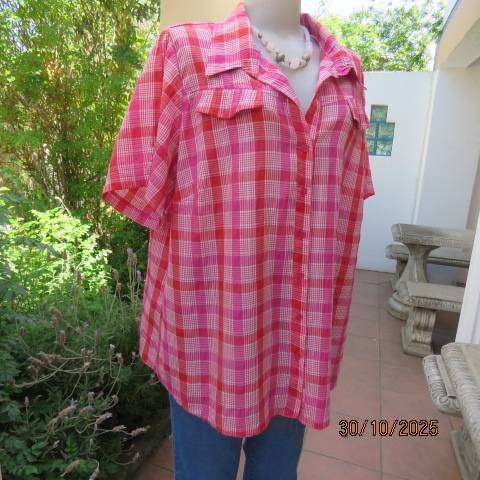 Pink-white and red check short sleeve button down top with silver thread. Size 48