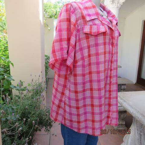 Pink-white and red check short sleeve button down top with silver thread. Size 48