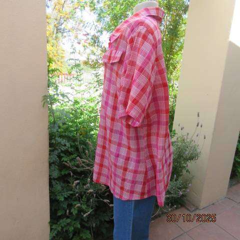 Pink-white and red check short sleeve button down top with silver thread. Size 48