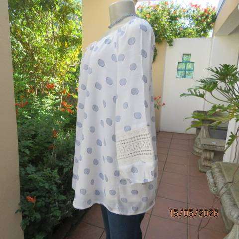 QUEENSPARK white viscose-nylon top with pale blue polka dots, size 42