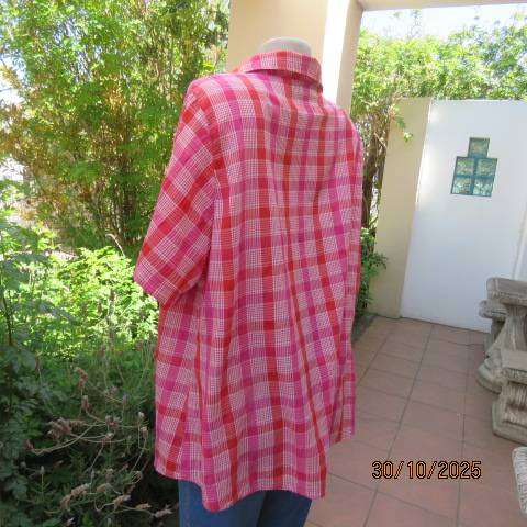 Pink-white and red check short sleeve button down top with silver thread. Size 48