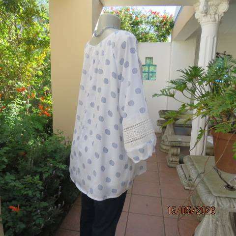 QUEENSPARK white viscose-nylon top with pale blue polka dots, size 42