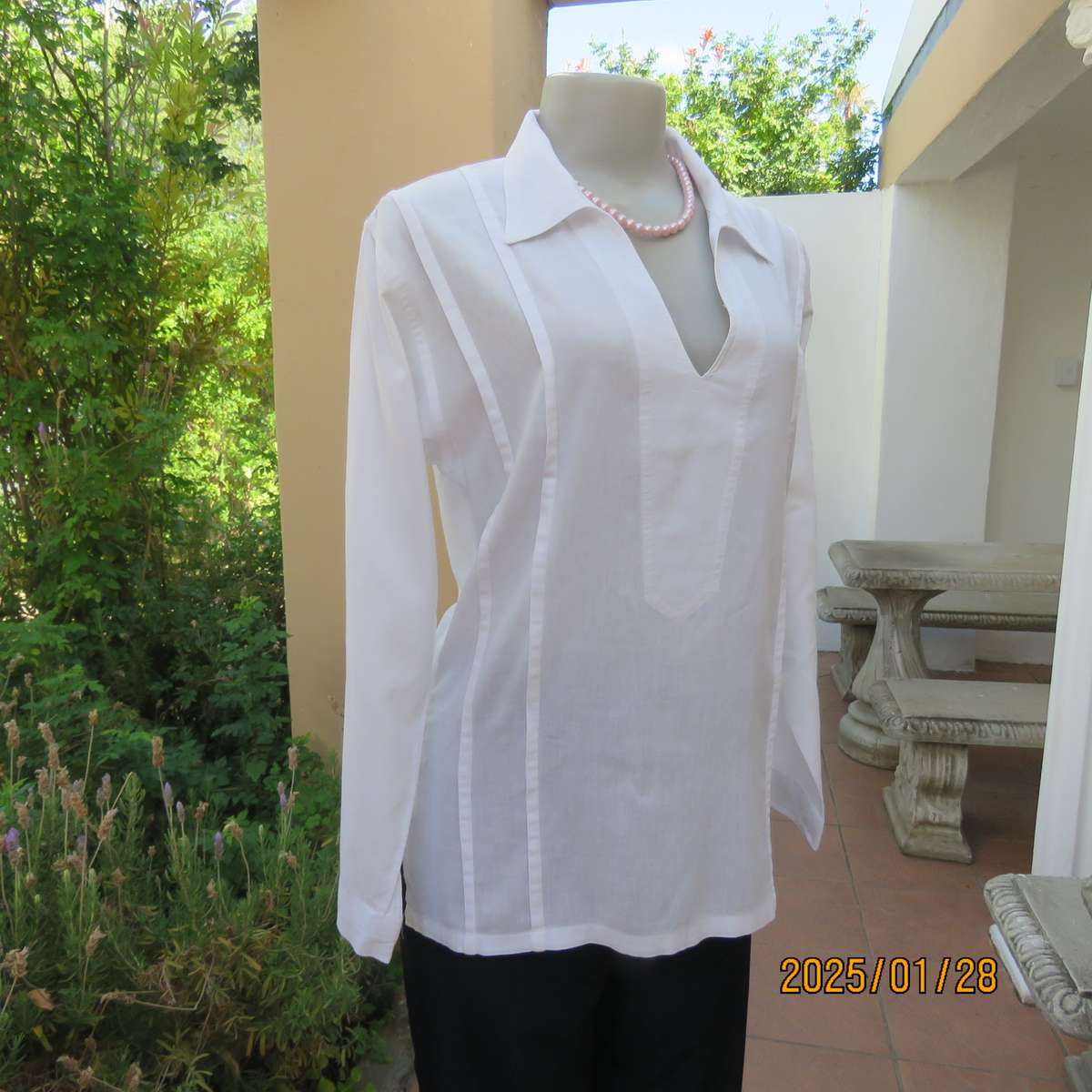 Snow white ESSENTIAL wear slip over long sleeve fine cotton top. V neck with collar. Size 35. As new