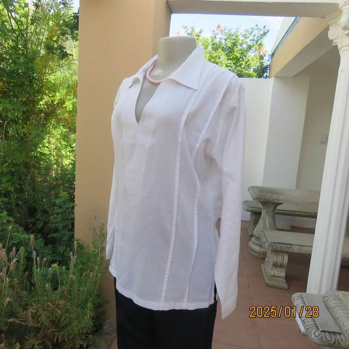 Snow white ESSENTIAL wear slip over long sleeve fine cotton top. V neck with collar. Size 35. As new