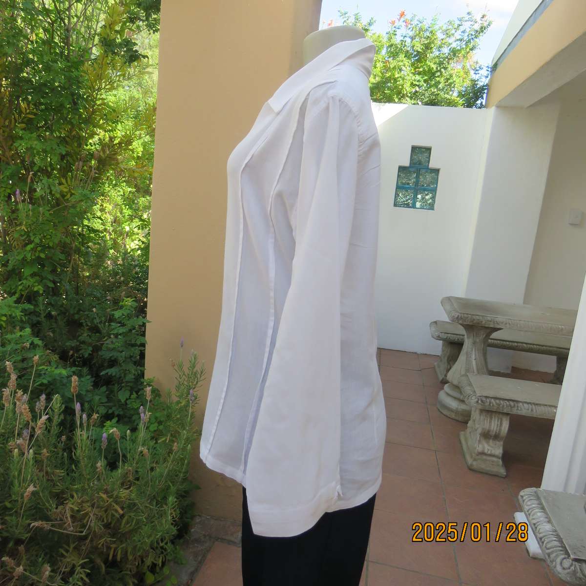 Snow white ESSENTIAL wear slip over long sleeve fine cotton top. V neck with collar. Size 35. As new