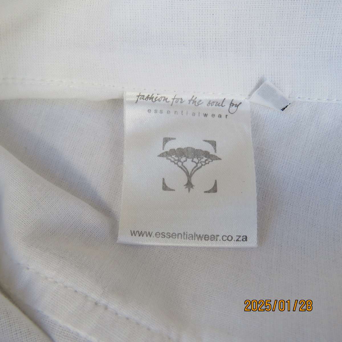 Snow white ESSENTIAL wear slip over long sleeve fine cotton top. V neck with collar. Size 35. As new