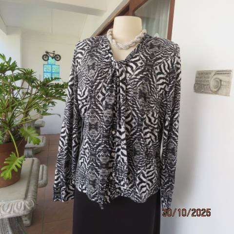 Animal print long sleeve top in black-white-grey. Warm soft polyester. Size 42