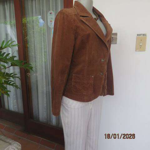 KELSO golden brown cotton corduroy tailored jacket with 2 button closure. Size 34