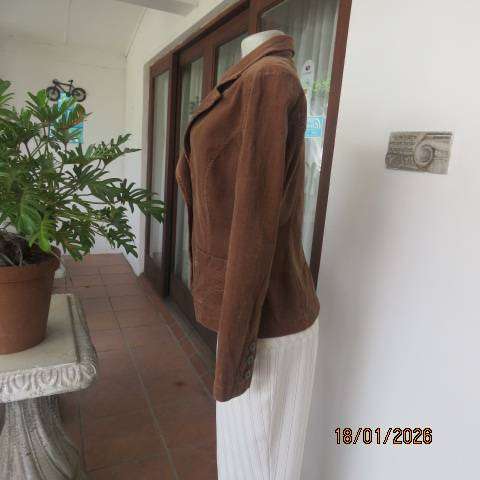 KELSO golden brown cotton corduroy tailored jacket with 2 button closure. Size 34