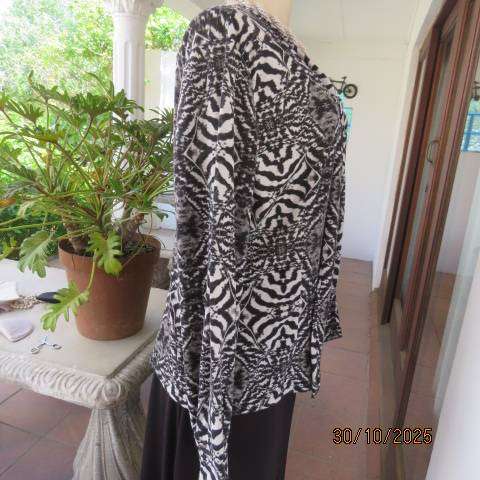 Animal print long sleeve top in black-white-grey. Warm soft polyester. Size 42