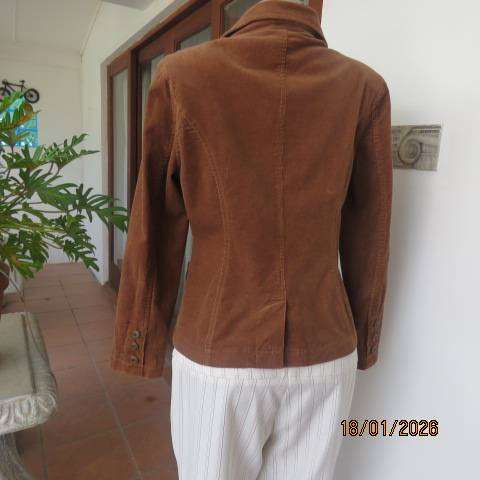 KELSO golden brown cotton corduroy tailored jacket with 2 button closure. Size 34