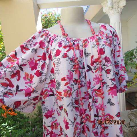 MILADYS long white polyester stretch top with pink-red flowers and butterflies, size 46-48