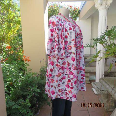 MILADYS long white polyester stretch top with pink-red flowers and butterflies, size 46-48