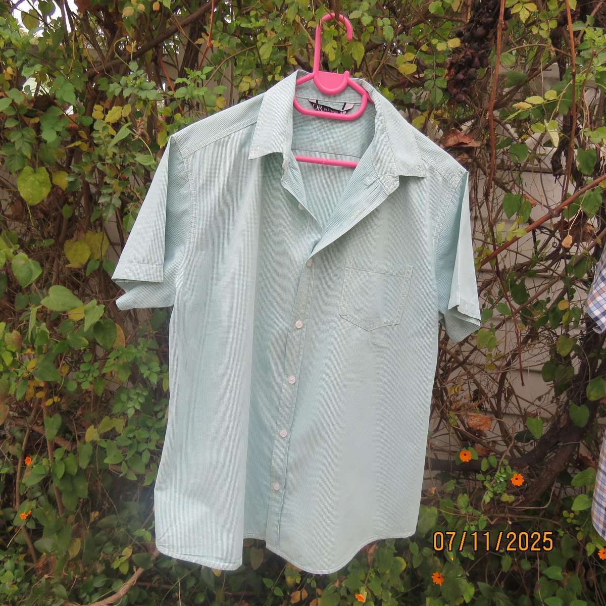 Pure cotton white-green tiny check pattern men's shirt size Medium. One pocket