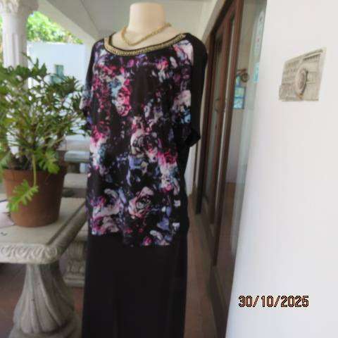Black soft polyester-viscose stretch top with floral front. Chain neck decoration. Size 42