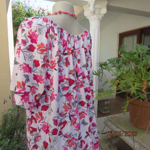 MILADYS long white polyester stretch top with pink-red flowers and butterflies, size 46-48