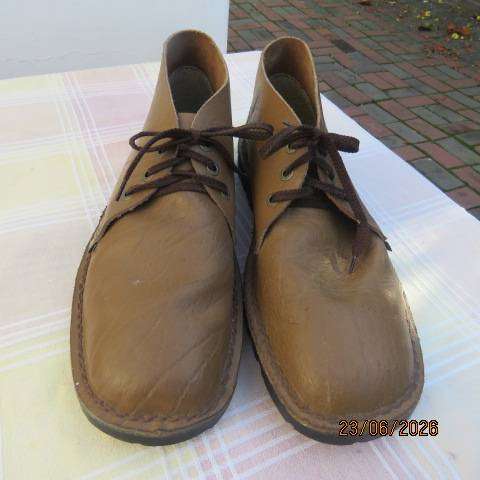 TERRA men's genuine tan leather Tarzan shoes size 10 with buffelprint CPR sole