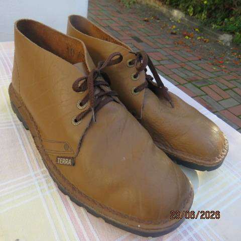 TERRA men's genuine tan leather Tarzan shoes size 10 with buffelprint CPR sole